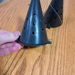 Dumper fish feeder for winter fishing