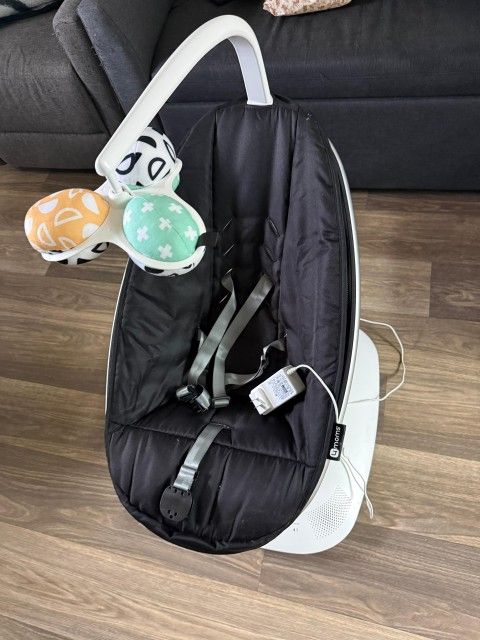 4moms MamaRoo Multi-Motion Baby Swing, Bluetooth Enabled with 5 Unique Motions, Black