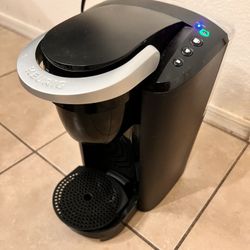 Keurig K-Compact Single Serve Coffee Maker K35 3 cups for Sale in Peoria,  AZ - OfferUp