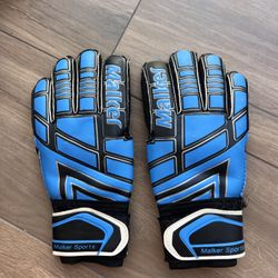Malker Soccer Goalie Gloves with Fingersave and Double Wrist Protection - size 7 