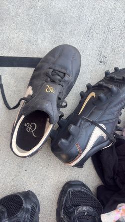 Women soccer cleats