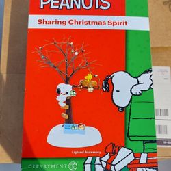 Dept 56 Snoopy Sharing Christmas Spirit