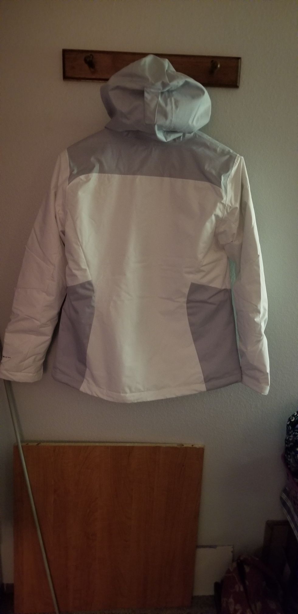 WHITE/GRAY COLUMBIA WOMENS JACKET
