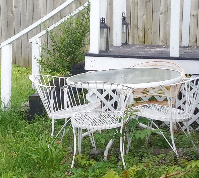 White Metal Chair Set /With Table