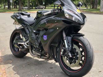 2005 Yamaha YZF r1 clean title with stereo system