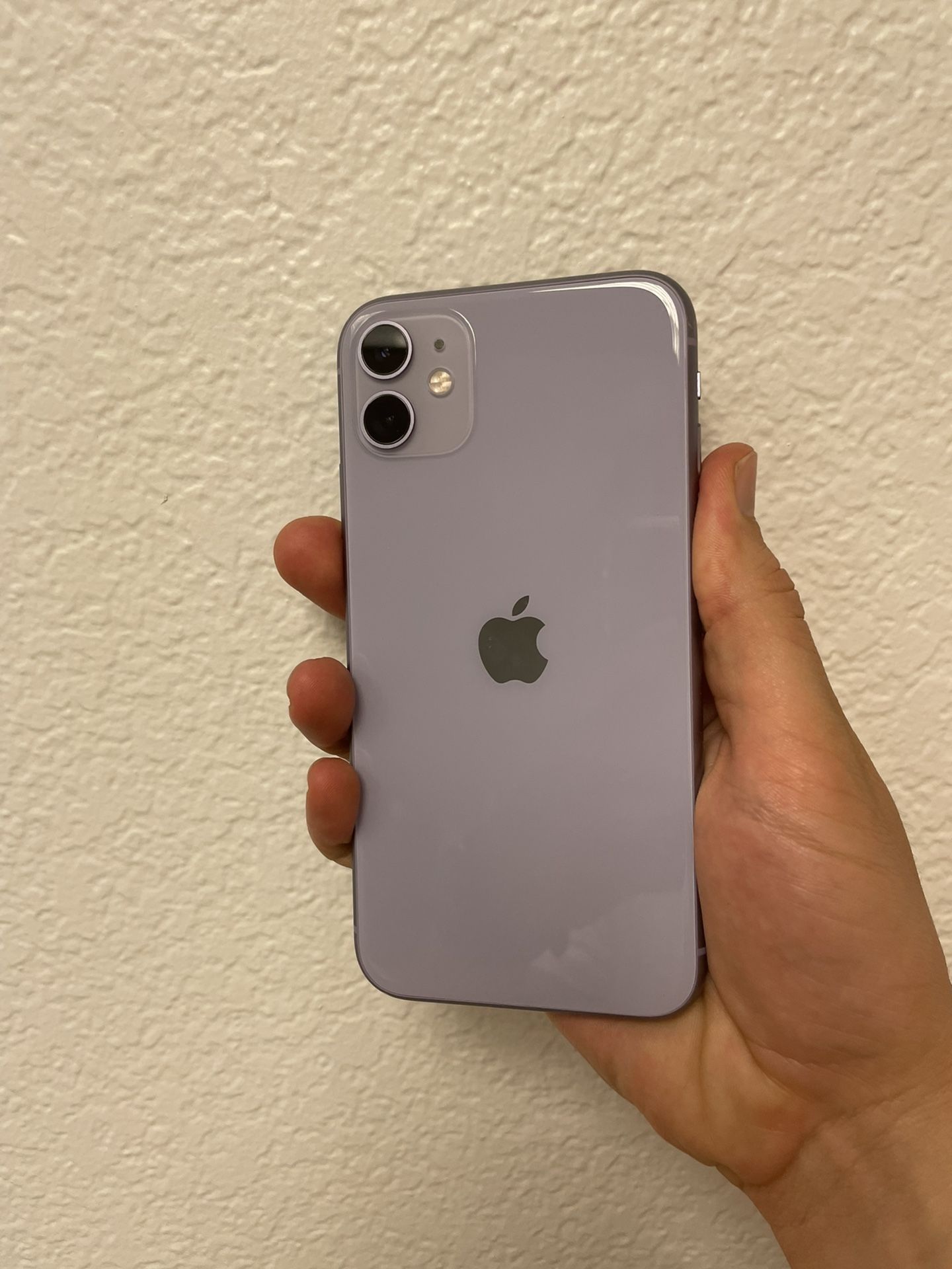 Metro PCS Vs. Cricket: Side-by-Side Comparison For The Savvy Shopper!