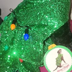 Puppy Christmas pet dress Christmas tree with real lights
Small size
