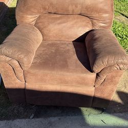 Free Working Recliner 