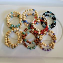 1 Set Of Wooden Beaded Stretch Bracelets..