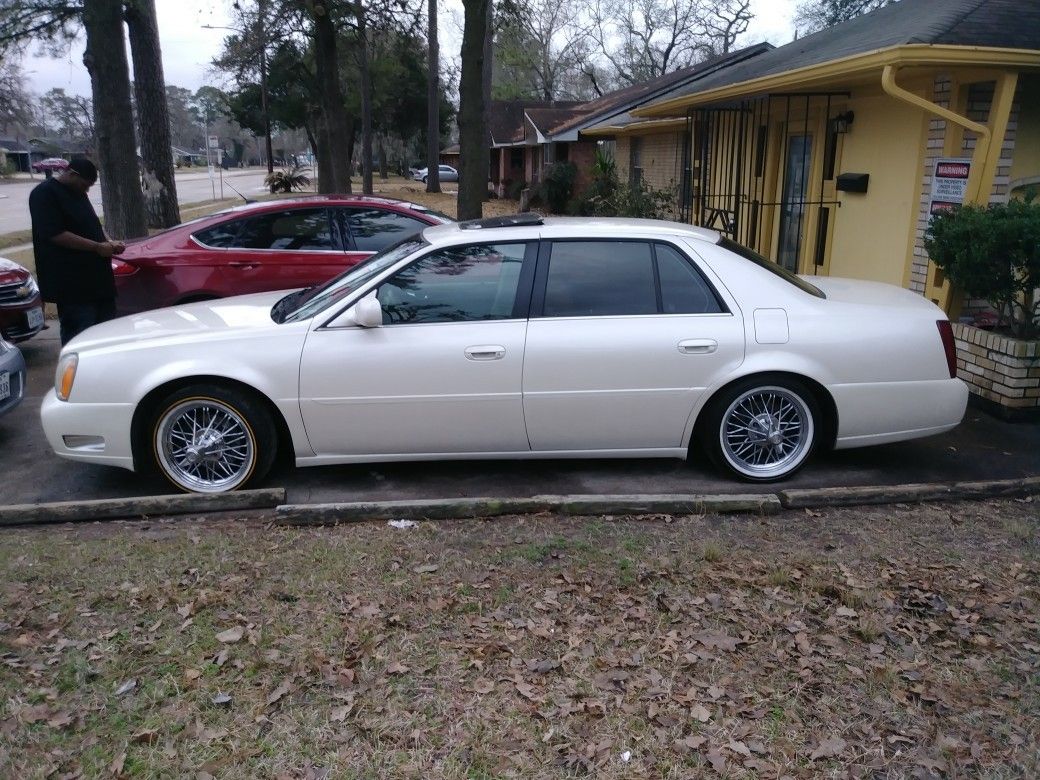 2001 Cadillac DTS comes with music and swangas