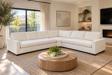 BEAUTIFUL SECTIONAL COUCH