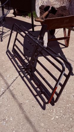 Cargo hauler for center hitch
