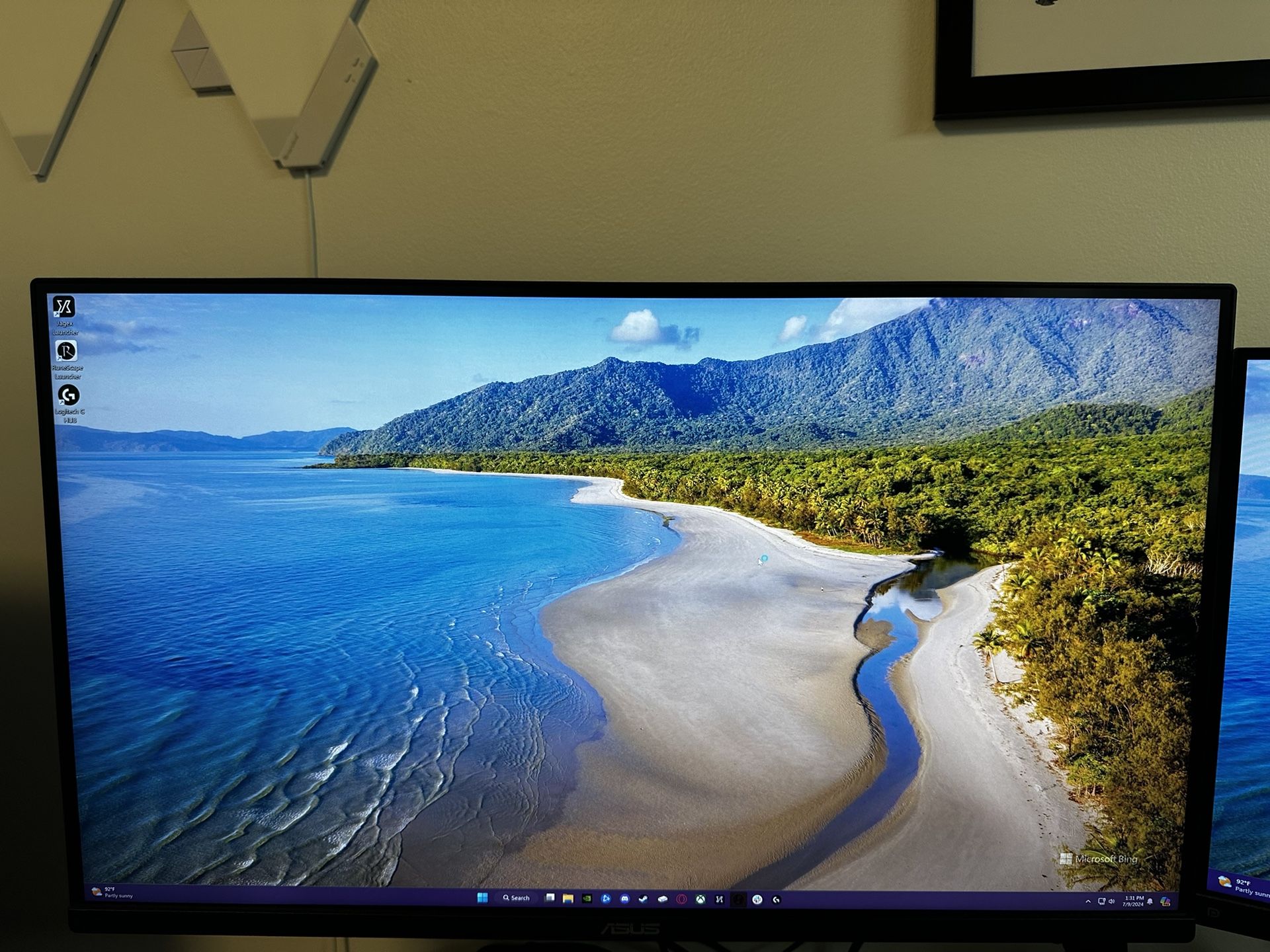 Computer Monitors And Dual Monitor Mount