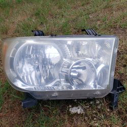 2007-2013 Toyota Tundra Headlight 