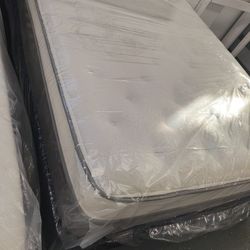 Queen Pillowtop Mattress And Box Spring 