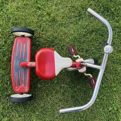 VINTAGE RADIO FLYER TRICYCLE FOR AGES 4-5. CLASSIC FUN, EXCELLENT CONDITION.