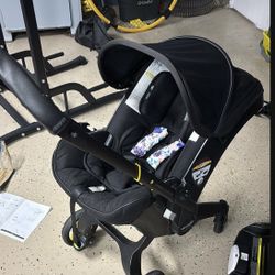 Doona Stroller With Car Base 