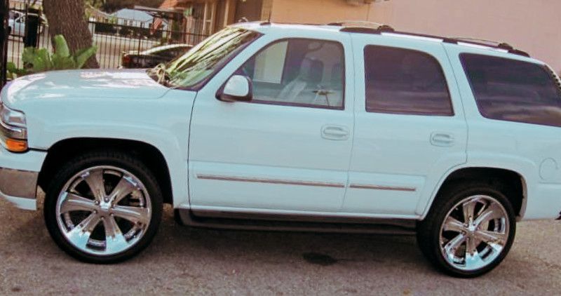 2002 Chevrolet Tahoe LT - $800