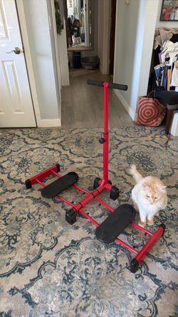 Red Leg Exercise Squatting Machine