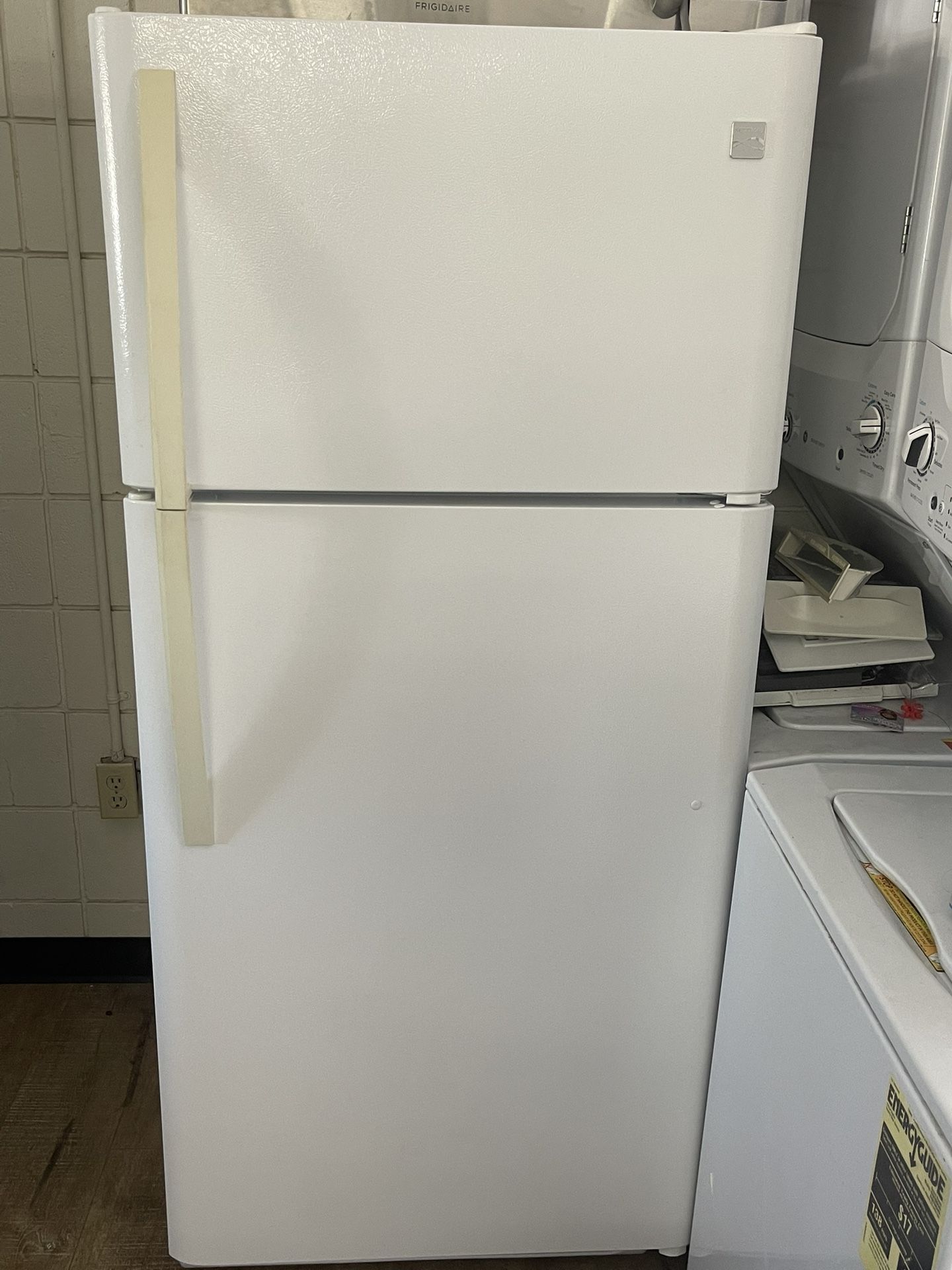 Kenmore White Refrigerator In Excellent Condition