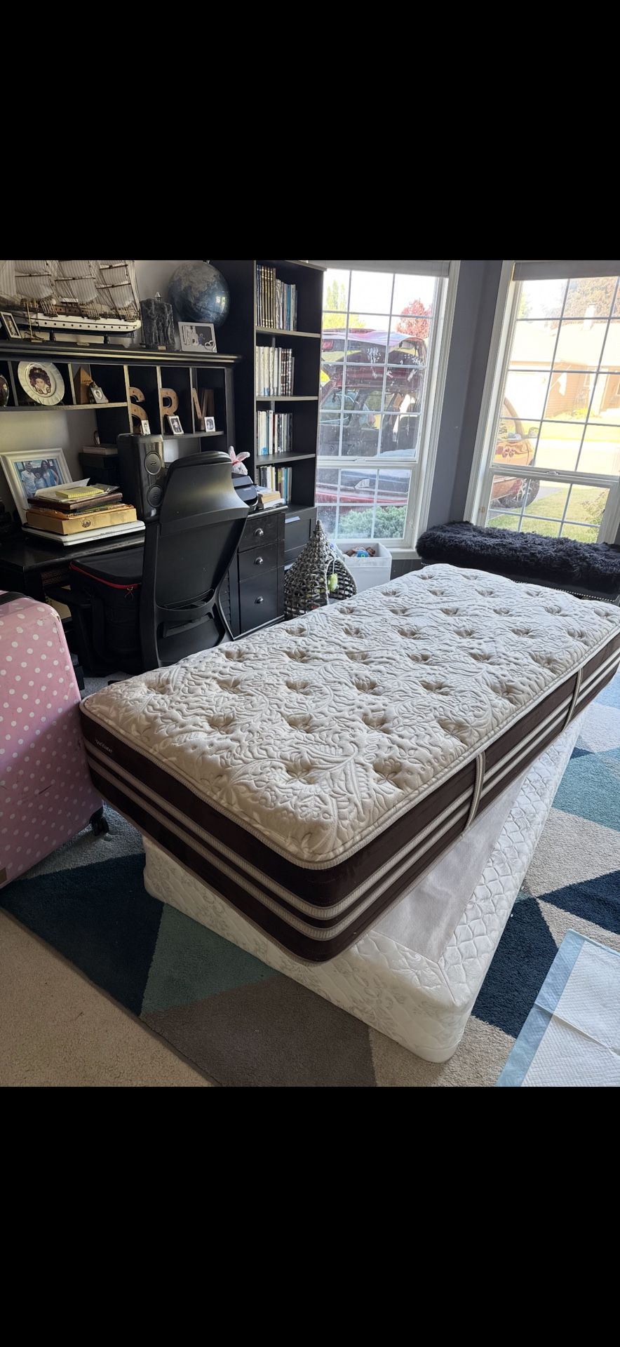 Xl Twin Mattress/box Spring (like New)