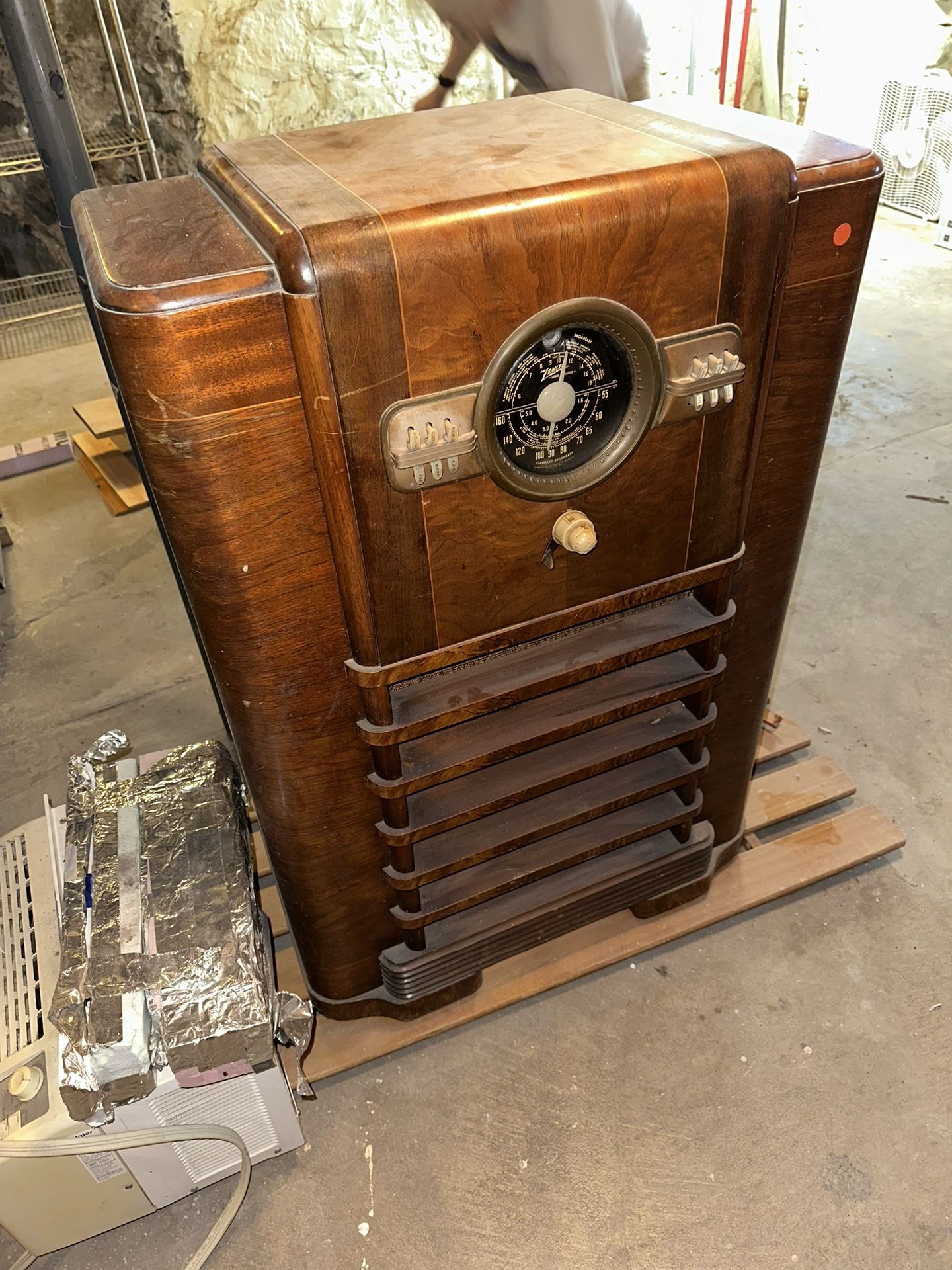 1945 Zenith Zinger AM-SW RADIO