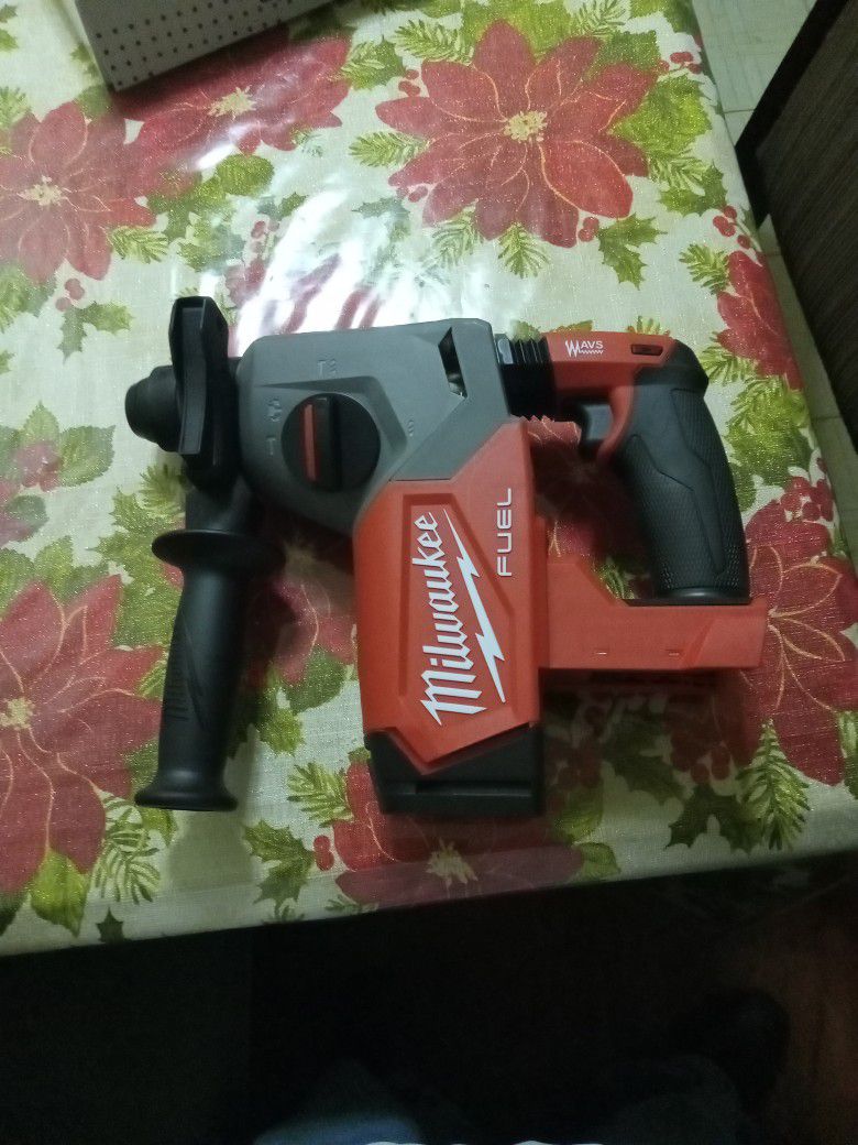 New Milwaukee M18 Fuel Rotary Hammer Drill Tool Only 
