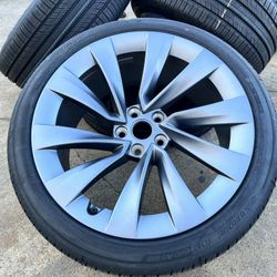 Factory takeoffs from a brand new 2025 model Y Helix immediately after delivery (Aprox 1 miles)