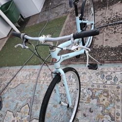 BIKE  MEDIAN SCHWINN 700X35 7SPEED VERE GOOD  TIRES AND NEW TUBES EVERYTHING IS GOOD CONDITION 