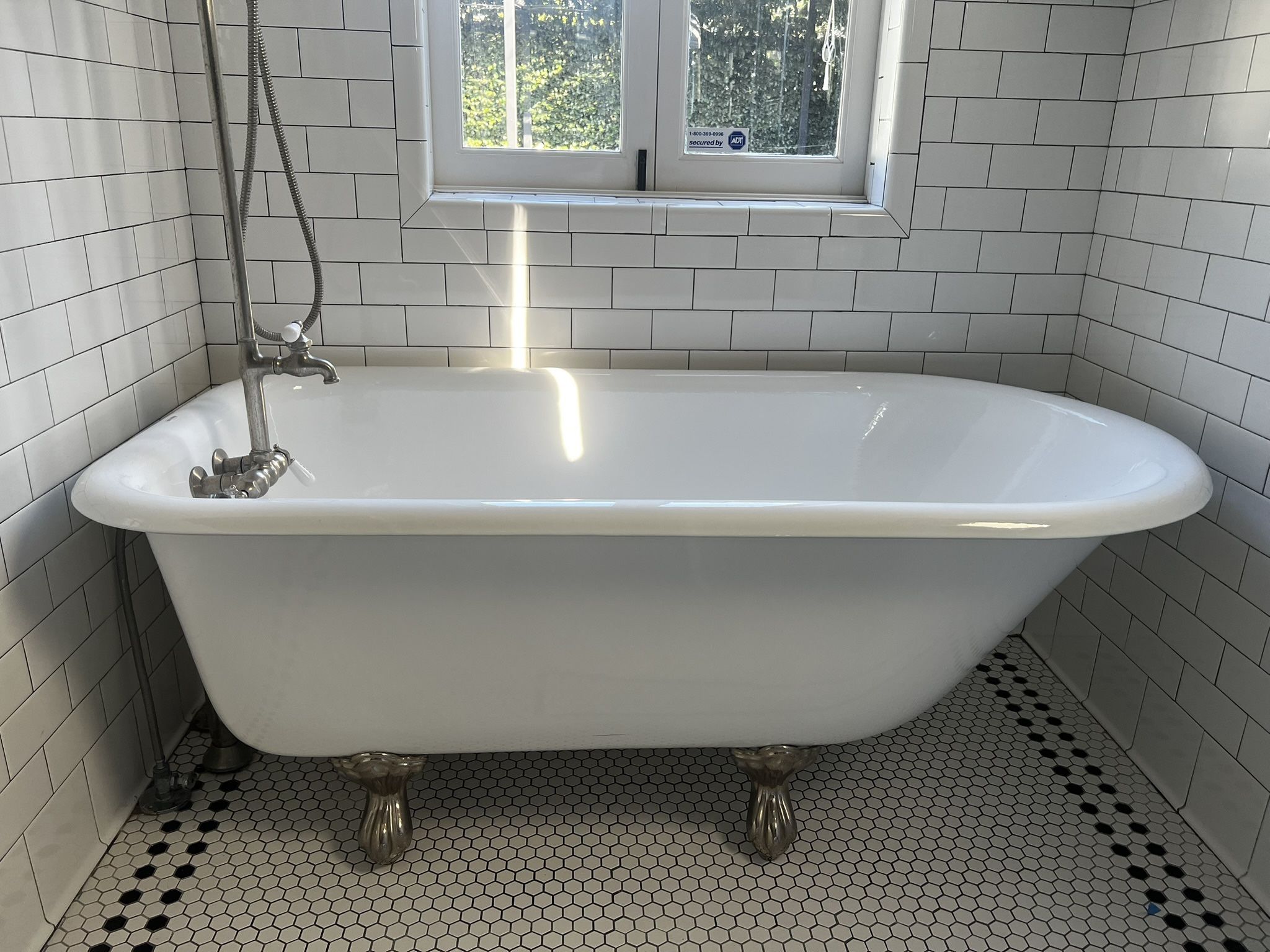 Beautiful Cast Iron Claw Foot Tub