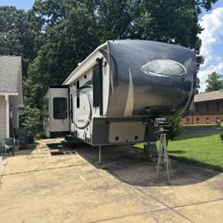 2013 Forest River Columbus Palomino 32 Foot Fifth Wheel