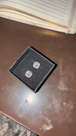 Squared diomond earrings real