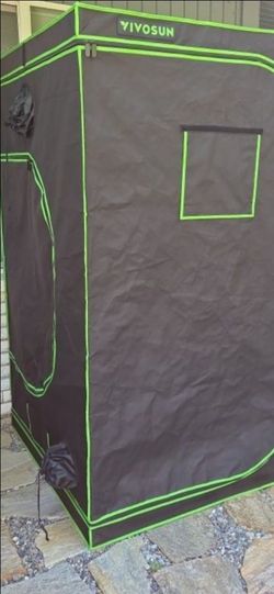 Indoor Vivosun Grow Tent
