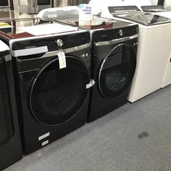New Scratch And Dent Samsung Front Load Washer And Dryer Set. 1 year Warranty 