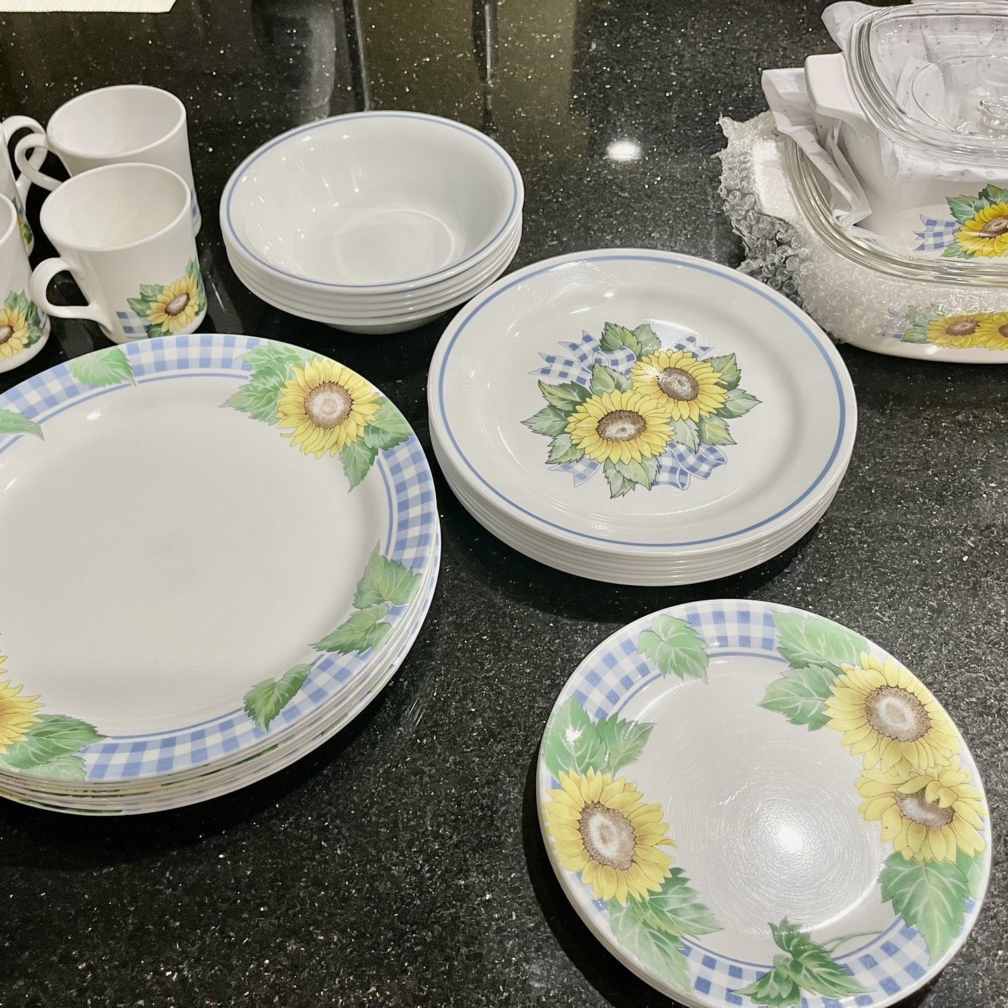 Vintage Corelle Dinnerware Sunflower Set de Platos Baking Serving dishes Sunsation for Sale in Miami FL OfferUp