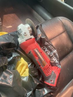 Milwaukee grinder working good go battery$100