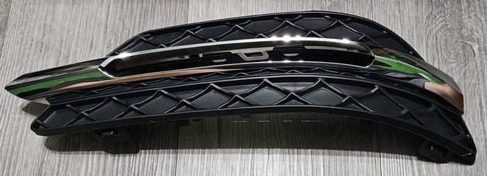 12-14 Mercedes-Benz C-Class fog lamp bezel LH