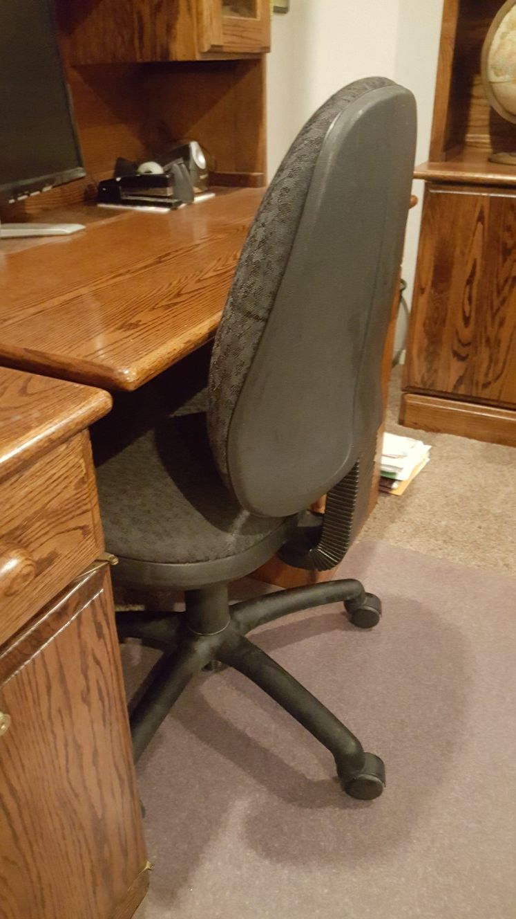 Nice office chair with wheels