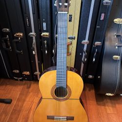 Yamaha C-40 Nylon String Acoustic Guitar
