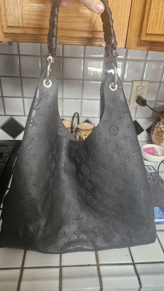 USED Louis Vuitton Carmel Mahina Bag