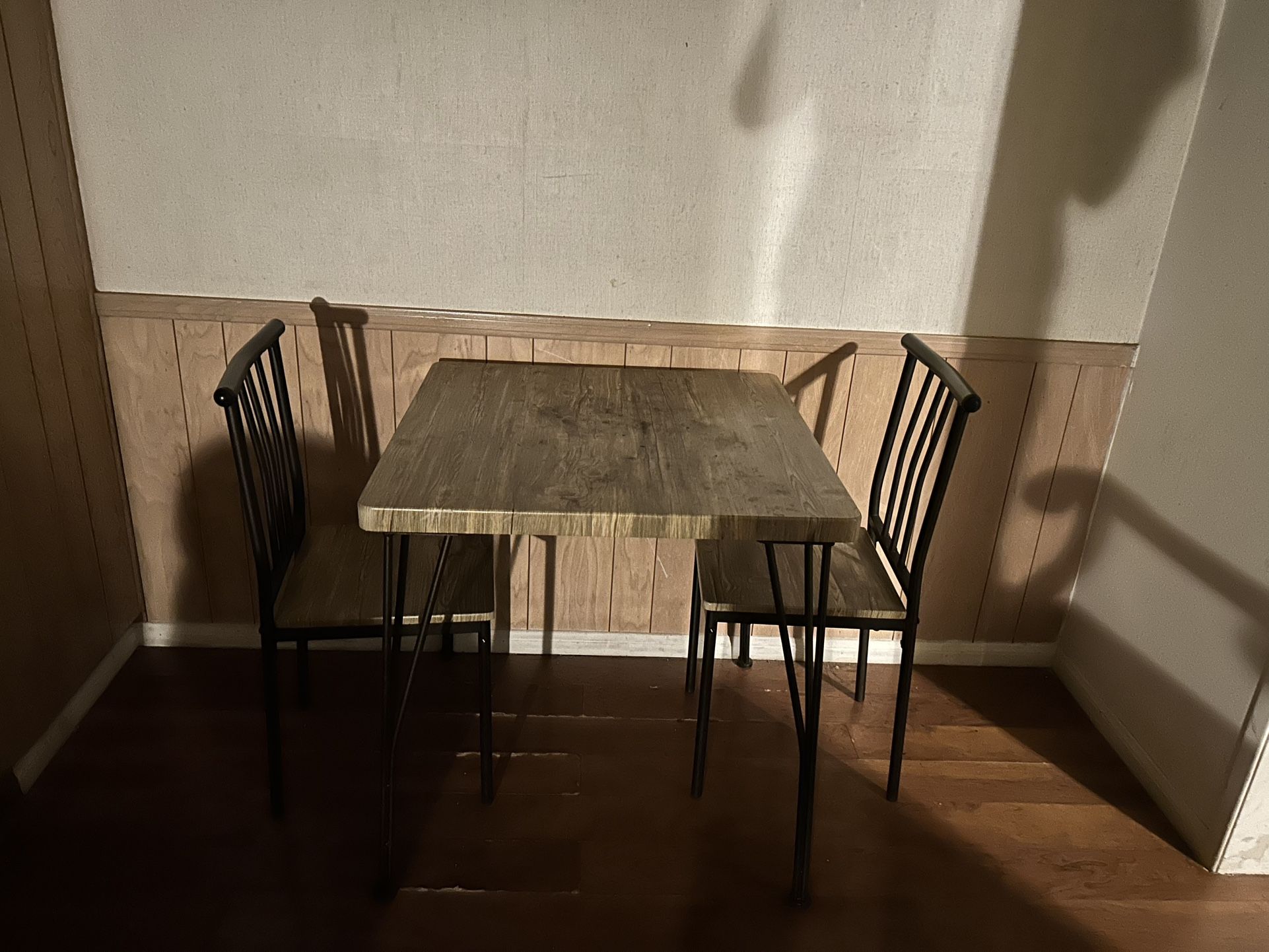 Kitchen Table And 2 Chairs