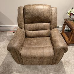 RECLINER LIKE NEW! 