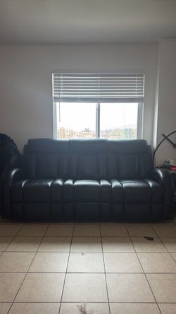 Black Leather Power Reclining Sofa w/ Lights, USB & Console – Excellent Condition