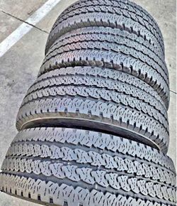 265/70/17 vendo un set de llantas marca Firestone con un 80% de vida las 4