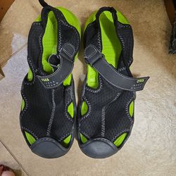 Mens crocs size 10