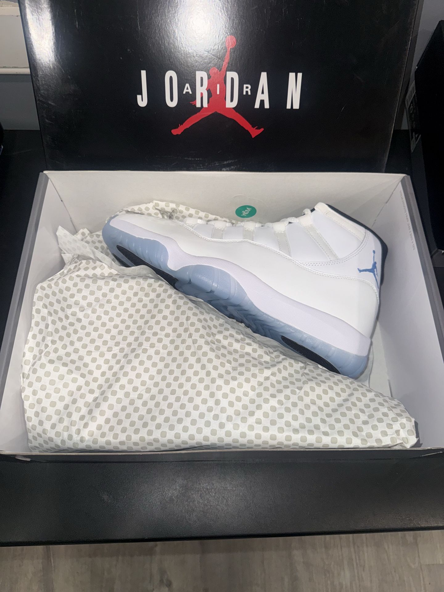 Jordan 11 legend blue Sz 10