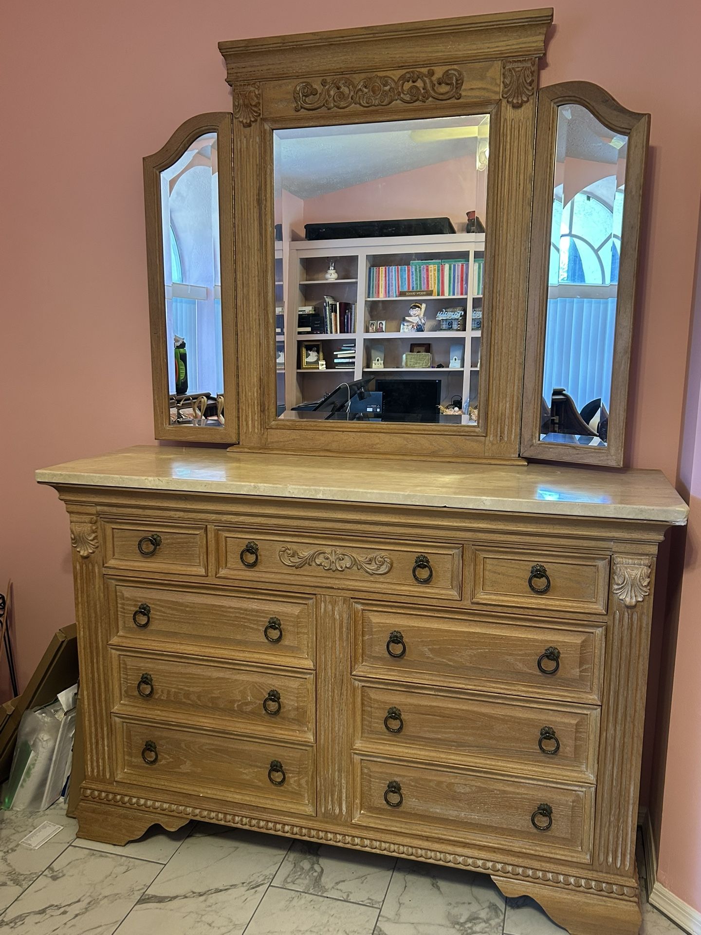 Dresser