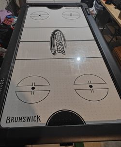 Brunswick Air Hockey TableÀ