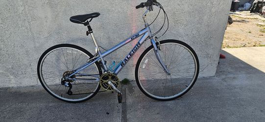 Raleigh hybrid bike.