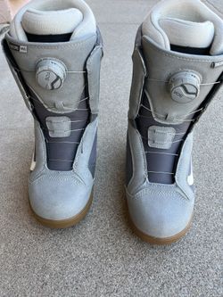 Women’s Vans Snowboard Boots Sz 8